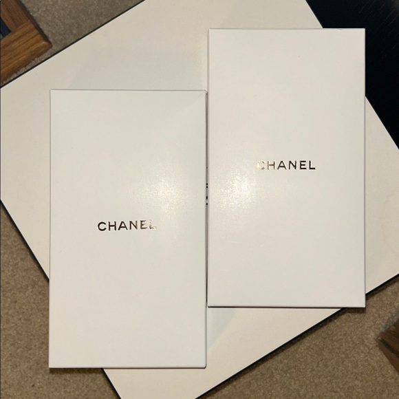Chanel GWP - Coco Crush Black and White Phone Holders - Picture 2 of 2